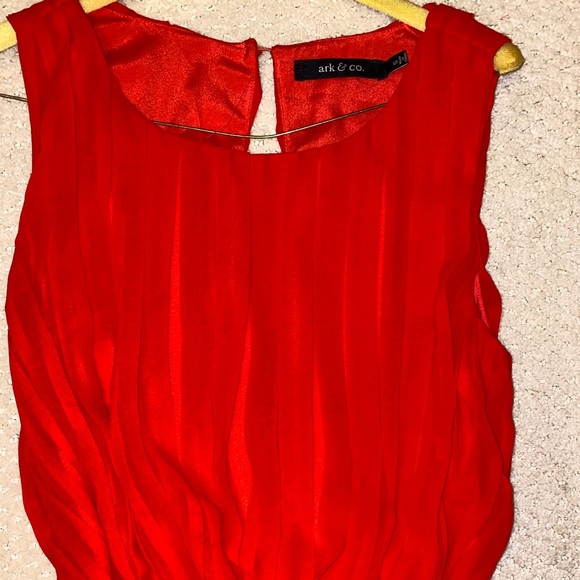 Dress dress w it h pleated accents - Picture 2 of 4